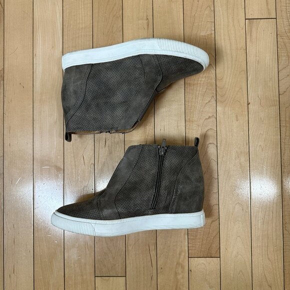 DOLCE VITA Kalista Perforated Wedge Sneaker Bootie Size 8.5 - Picture 3 of 10